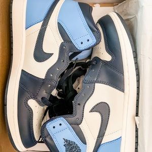 Nike men’s Air Jordan Retro Hightop 9.5 blue